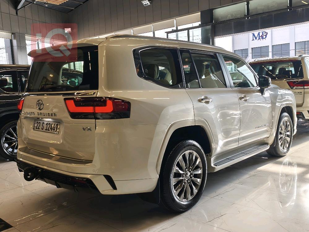 تۆیۆتا لاند کروزەر